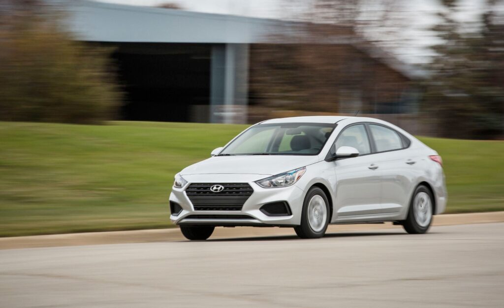 Hyundai Solaris 1.4 MT Comfort: Белый-1