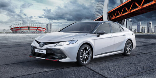 Toyota Camry: Белый